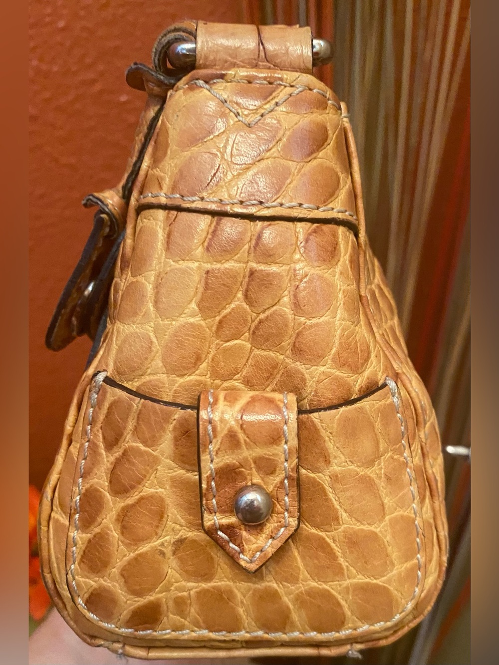 Dooney & Bourke - VINTAGE - EUC - Crocodile-Embossed Leather Shoulder Bag - Picture 5 of 13